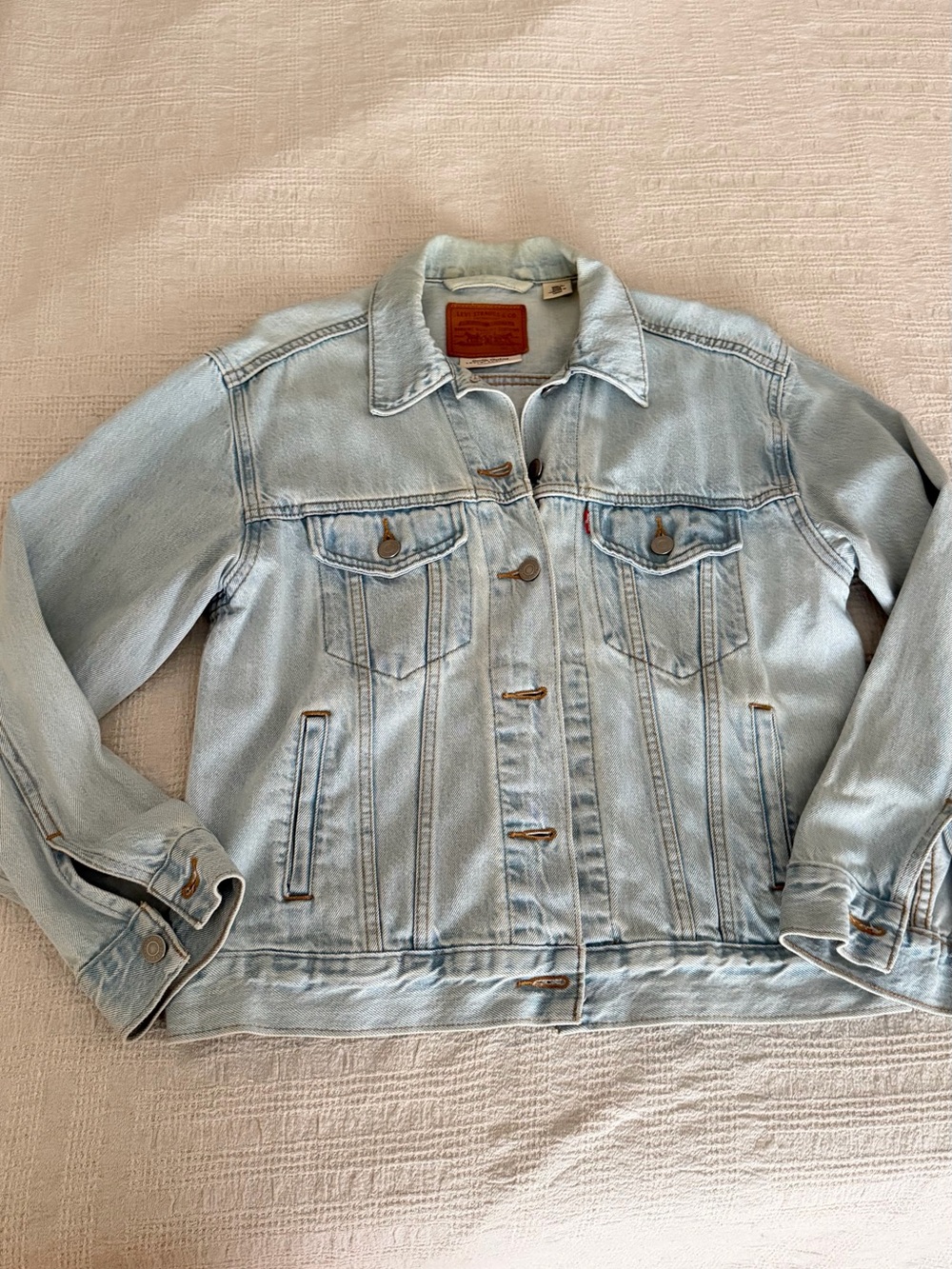 Levi’s Light Wash Denim Jacket - Classic Women's Jean Jacket